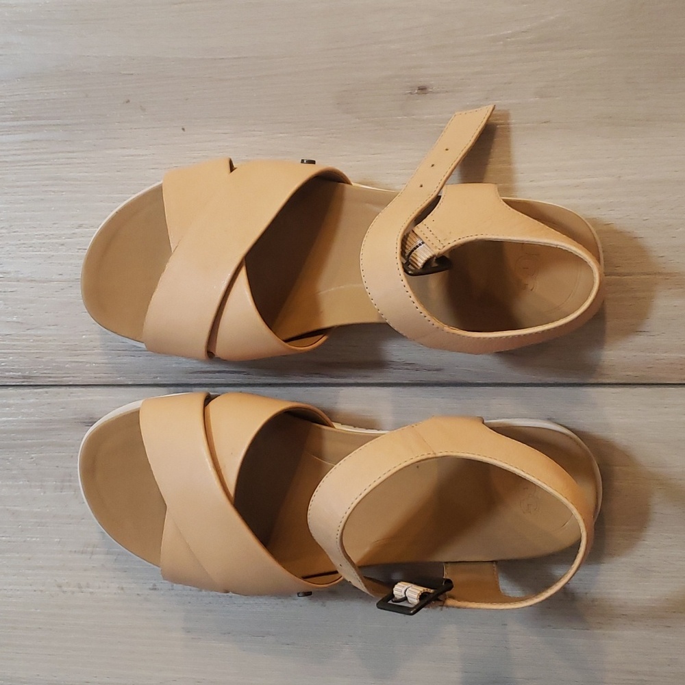 UGG Zoie Leather Sandals Size 8